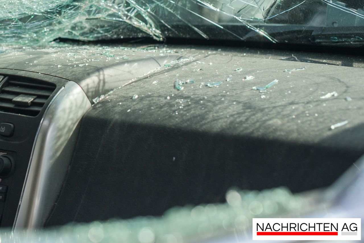 Schwerer Verkehrsunfall in Hückeswagen: Motorradfahrer kämpft um sein Leben!
