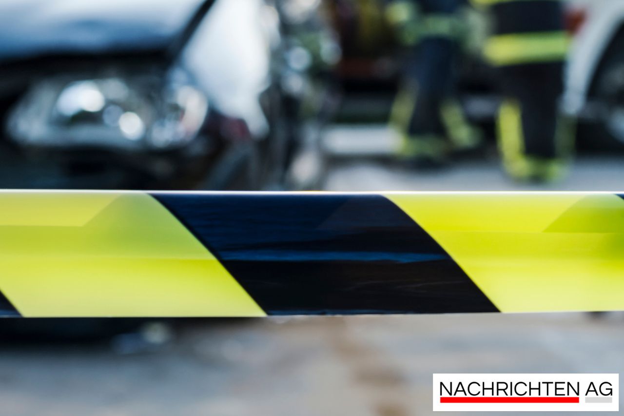 Drama in Sendling: Auto rammt Ampel und verletzt Fußgänger!